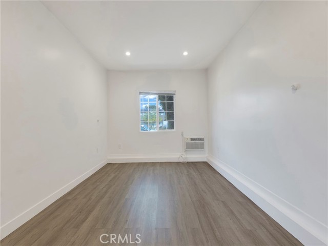 Detail Gallery Image 10 of 34 For 22222 Vanowen, Woodland Hills,  CA 91303 - 5 Beds | 2 Baths