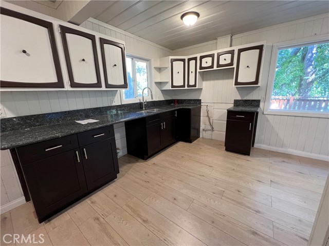 Detail Gallery Image 2 of 22 For 782 N Village, Crestline,  CA 92325 - 3 Beds | 1/1 Baths