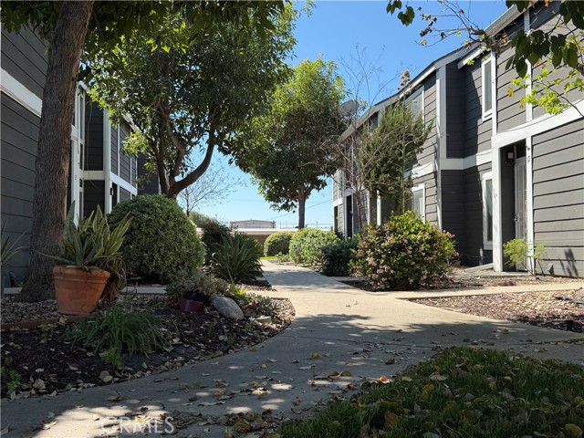 Detail Gallery Image 2 of 61 For 824 N Pasadena Ave #11,  Azusa,  CA 91702 - 2 Beds | 1/1 Baths