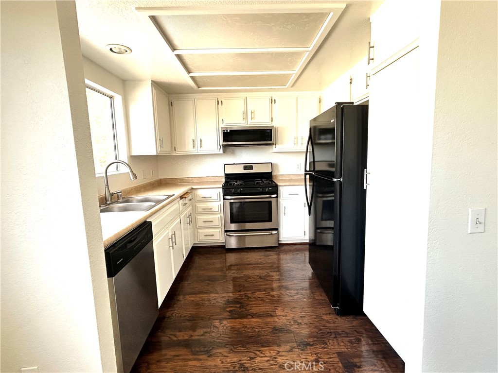 https://media.crmls.org/medias/24f3c1e2-70b2-4ed0-89f0-ab0f594cb6c4.jpg?preset=X-Large