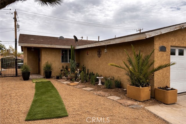 6317 Indio Avenue, Yucca Valley CA: https://media.crmls.org/medias/24f3e3b5-9b81-4c0b-97a1-57b08ba890ae.jpg