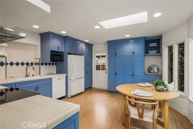 Detail Gallery Image 5 of 64 For 10885 Coronel Rd, North Tustin,  CA 92705 - 4 Beds | 3 Baths