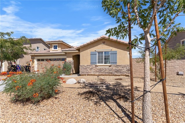 Detail Gallery Image 3 of 41 For 11914 Andrews Pl, Victorville,  CA 92392 - 3 Beds | 2 Baths