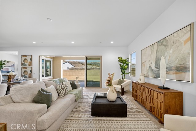 21219 Currant Ct, Chatsworth CA: https://media.crmls.org/medias/24f5363d-ffd4-41fa-b01e-db7499c6ea3e.jpg