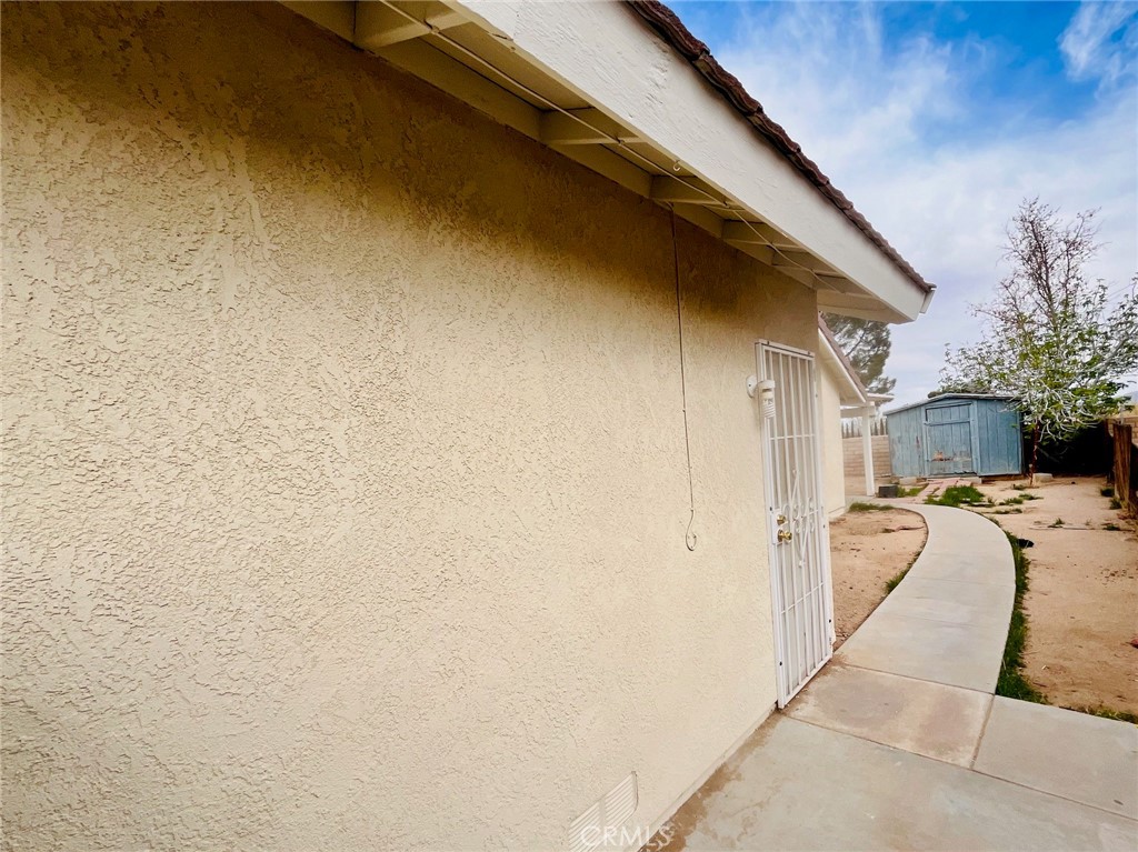 https://media.crmls.org/medias/24f5628e-4039-4934-9d0c-69be29a74f6a.jpg?preset=X-Large