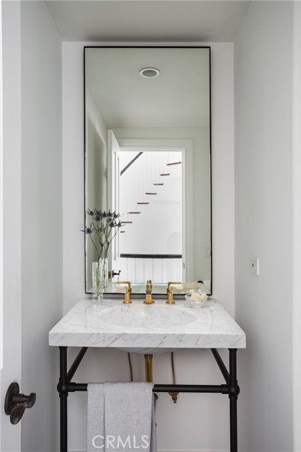 Detail Gallery Image 16 of 60 For 212 Kings Pl, Newport Beach,  CA 92663 - 4 Beds | 3/2 Baths