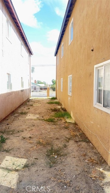 707 Sterling Road, Bakersfield CA: https://media.crmls.org/medias/24f80d1a-5836-4c49-b4ca-8872729dfc9d.jpg