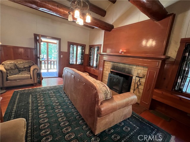 28879 Sycamore, Lake Arrowhead CA: https://media.crmls.org/medias/24f830e7-20fb-4a91-95c5-6d2852e10e8c.jpg