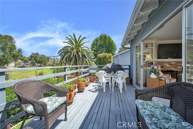 168 Vista Del Parque, Redondo Beach, California 90277, 6 Bedrooms Bedrooms, ,3 BathroomsBathrooms,Residential,Sold,Vista Del Parque,PV22188074