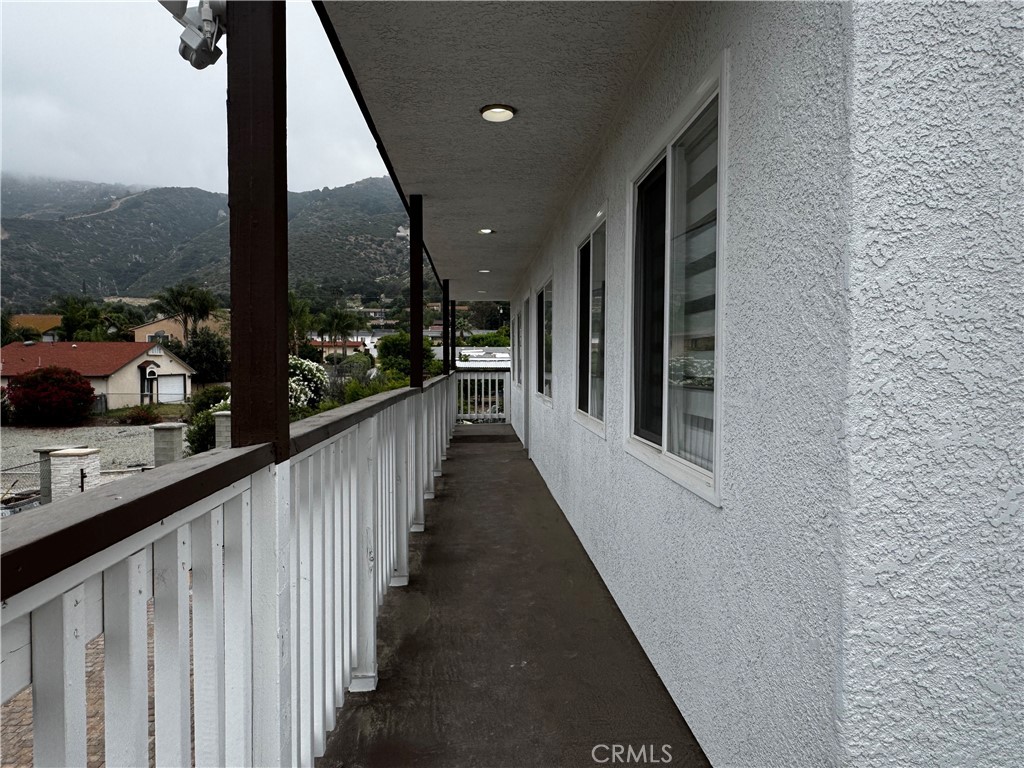 https://media.crmls.org/medias/24f97f23-9503-45fd-b7dd-06aad8e8bcee.jpg?preset=X-Large