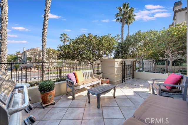 Detail Gallery Image 4 of 48 For 19328 Surfwave Dr, Huntington Beach,  CA 92648 - 3 Beds | 2/1 Baths