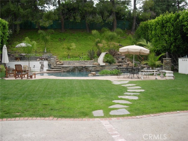 Detail Gallery Image 6 of 20 For 19613 Hiawatha St, Chatsworth,  CA 91311 - 4 Beds | 3/1 Baths