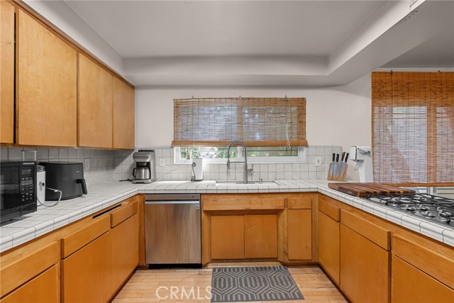 11821 Balboa, Granada Hills CA: https://media.crmls.org/medias/24fb25ab-f158-4a04-96db-7087c10de81b.jpg
