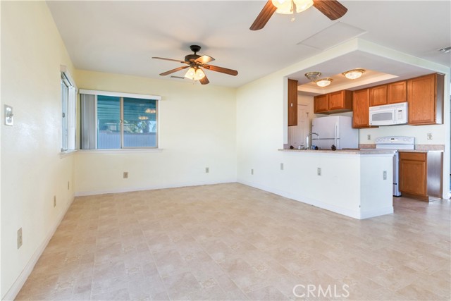 Detail Gallery Image 12 of 25 For 14170 Perham Ct, Moreno Valley,  CA 92553 - 3 Beds | 2 Baths