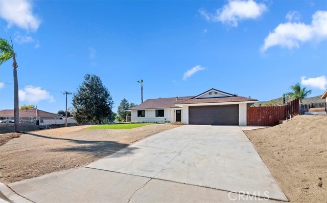 Detail Gallery Image 3 of 32 For 7695 Lakeside Dr, Jurupa Valley,  CA 92509 - 3 Beds | 2 Baths