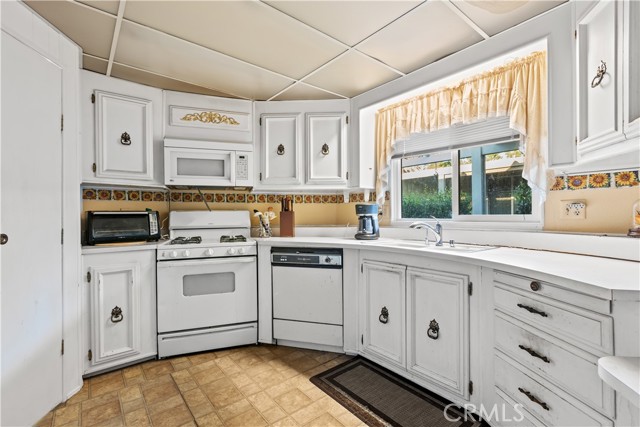 Detail Gallery Image 9 of 41 For 5200 Irvine #401,  Irvine,  CA 92620 - 2 Beds | 2 Baths