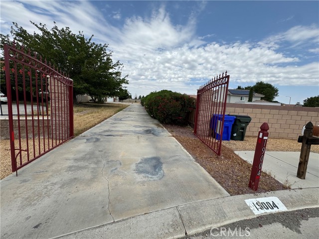 19004 Ivanpah Way, Apple Valley CA: https://media.crmls.org/medias/24fdfbce-b0a8-411f-bb8b-faa4a09813f7.jpg