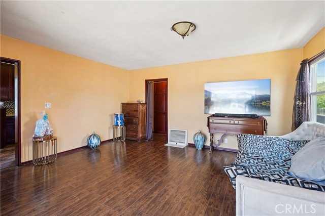 Detail Gallery Image 8 of 30 For 3128 W 110th St, Inglewood,  CA 90303 - 3 Beds | 2 Baths