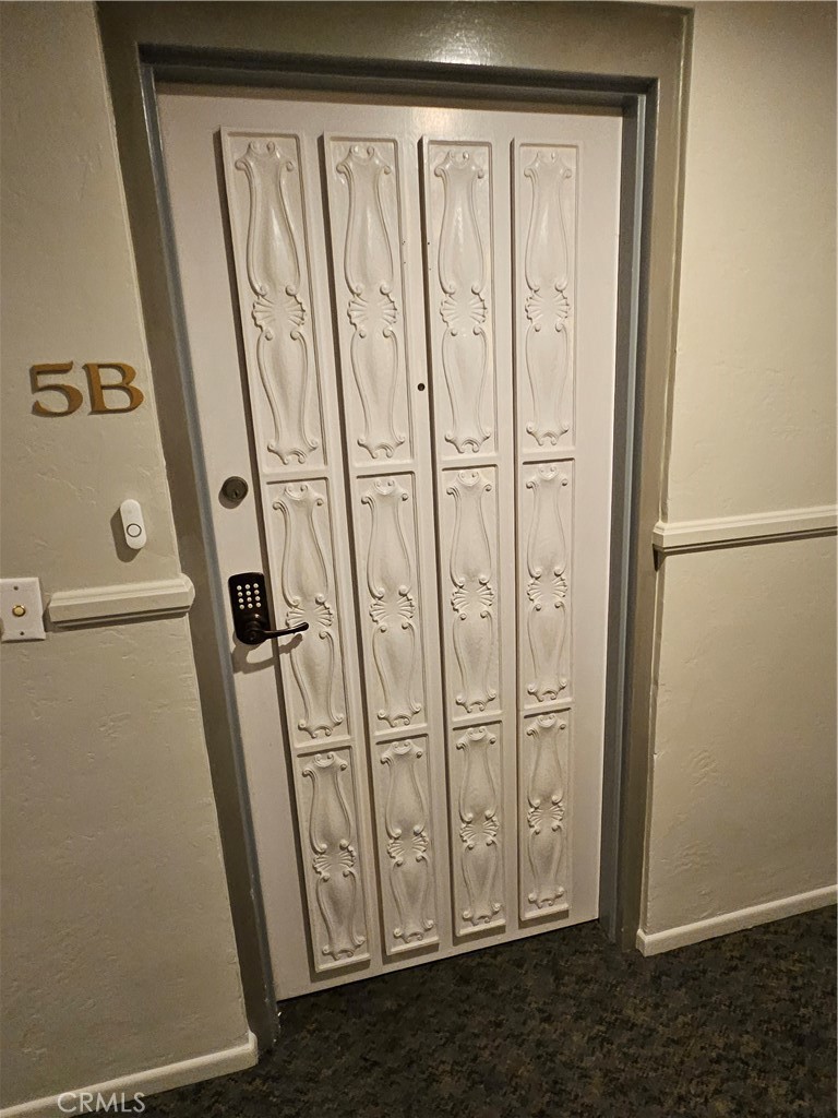 https://media.crmls.org/medias/24fea9d9-42a3-45c0-8839-11669d8bf579.jpg?preset=X-Large