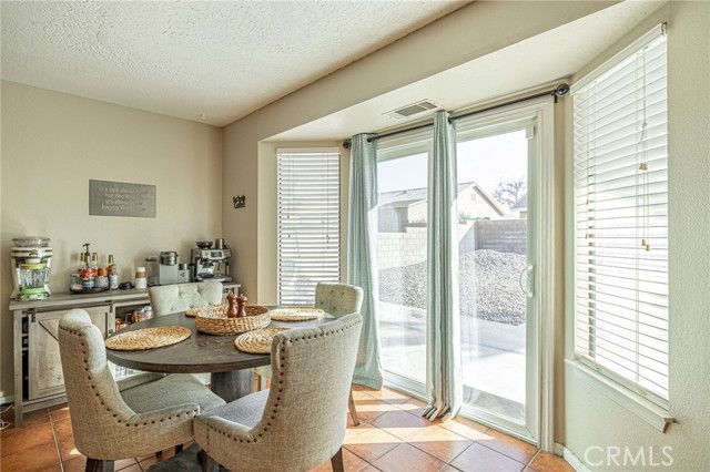 13290 Riverview Drive, Victorville CA: https://media.crmls.org/medias/24fefe78-c115-4e89-9572-47e4a281d82e.jpg