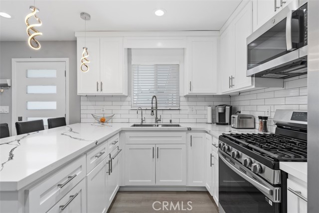 5671 Vonnie Lane, Cypress CA: https://media.crmls.org/medias/24ff9b93-e203-4809-9e61-f92264a1266e.jpg