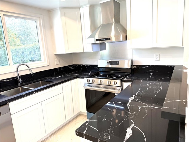 Detail Gallery Image 3 of 21 For 3650 Hackett Ave, Long Beach,  CA 90808 - 2 Beds | 1 Baths