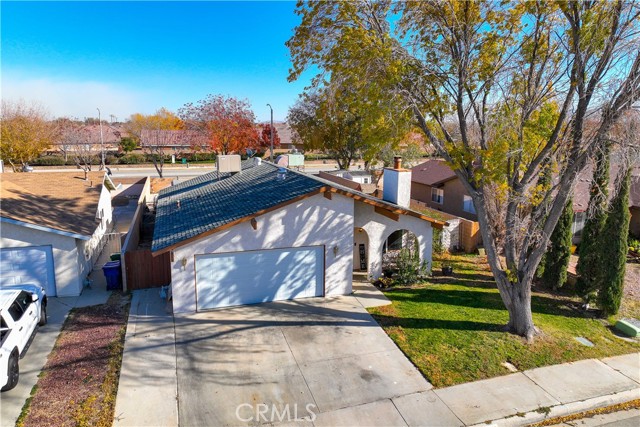 Detail Gallery Image 1 of 1 For 44746 Sarah Ln, Lancaster,  CA 93535 - 3 Beds | 2 Baths