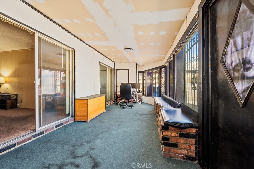 https://media.crmls.org/medias/25019d39-46ec-4944-8c97-430e2fac7c5e.jpg?preset=X-Large