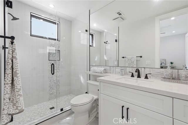 1612 Gates Avenue, Manhattan Beach CA: https://media.crmls.org/medias/2502f97e-57c6-4ea3-927b-3c8fc20fe4fc.jpg