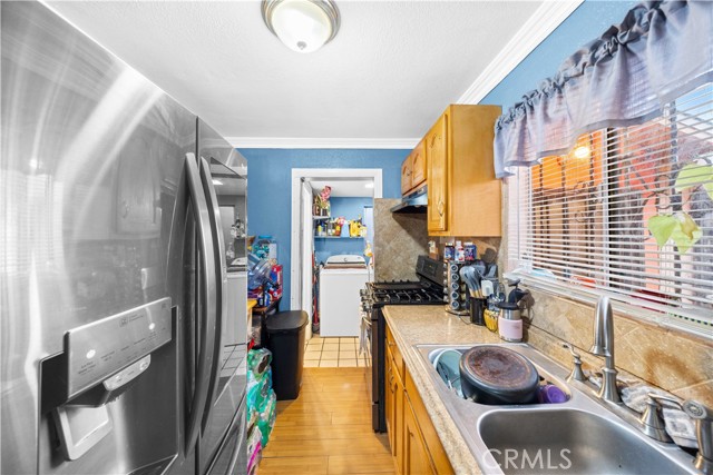 157 E 70th Street, Los Angeles CA: https://media.crmls.org/medias/25032187-ad84-493c-b02b-815b05774f9f.jpg