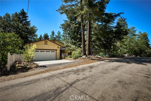 6204 Spruce Avenue, Angelus Oaks CA: https://media.crmls.org/medias/2503837b-df17-4e0b-a698-55fd26f1ae1d.jpg