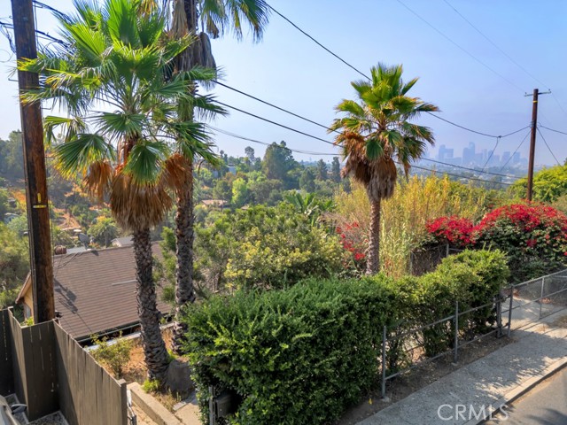 2052 N Alvarado N Street, Los Angeles CA: https://media.crmls.org/medias/25038b5e-da93-491b-b5ac-bd9e8ba576cf.jpg