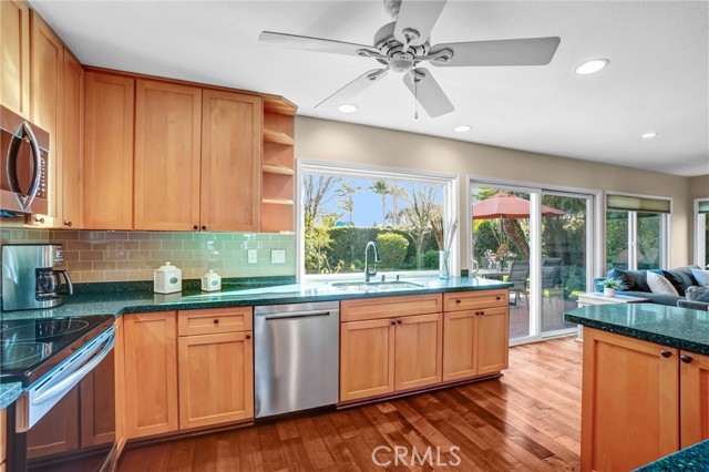 Detail Gallery Image 7 of 31 For 5552 Ridgebury Dr, Huntington Beach,  CA 92649 - 4 Beds | 2/1 Baths