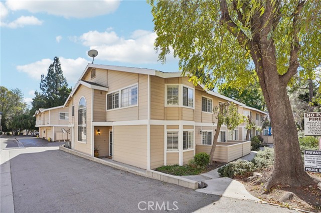 Detail Gallery Image 3 of 45 For 11300 Foothill Blvd #97,  Sylmar,  CA 91342 - 3 Beds | 2/1 Baths