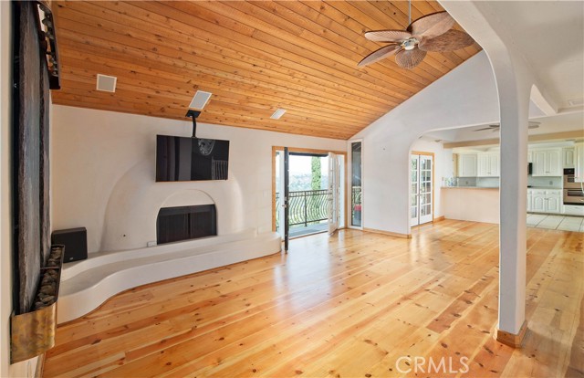 Detail Gallery Image 5 of 41 For 4389 San Blas Ave, Woodland Hills,  CA 91364 - 4 Beds | 2/1 Baths