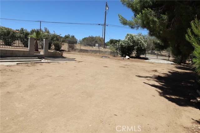 8255 E Avenue, Hesperia CA: https://media.crmls.org/medias/2504f3d3-25e0-4a8e-9075-99c217df46a5.jpg
