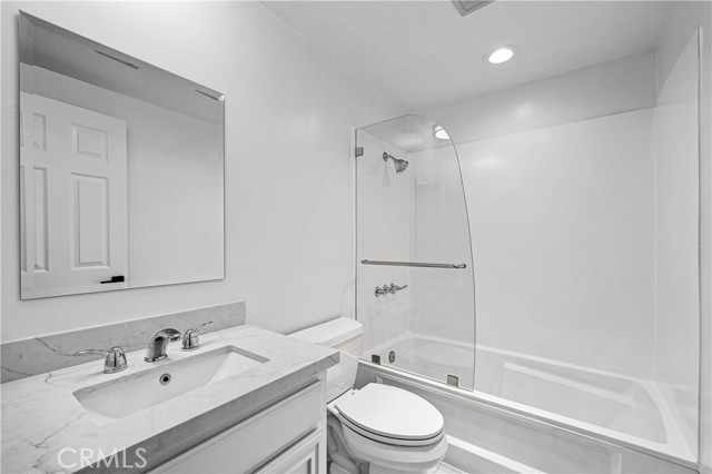 Detail Gallery Image 38 of 49 For 1630 S Bentley Ave #103,  Los Angeles,  CA 90025 - 2 Beds | 2/1 Baths