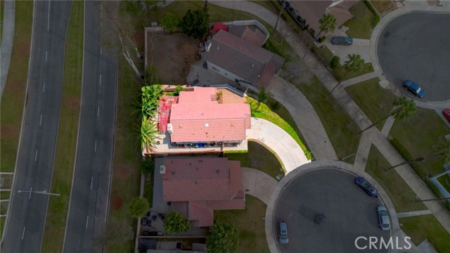 13584 Sutter Court, Fontana CA: https://media.crmls.org/medias/25059f03-8abf-4ce1-a635-46d248b92637.jpg