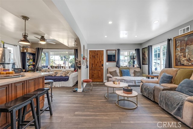Detail Gallery Image 11 of 56 For 116 N Bonnie Beach Pl, East Los Angeles,  CA 90063 - 6 Beds | 4 Baths