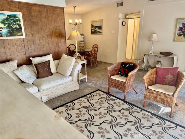 Detail Gallery Image 7 of 11 For 425 Avenida Castilla #B #B,  Laguna Woods,  CA 92637 - 2 Beds | 2 Baths