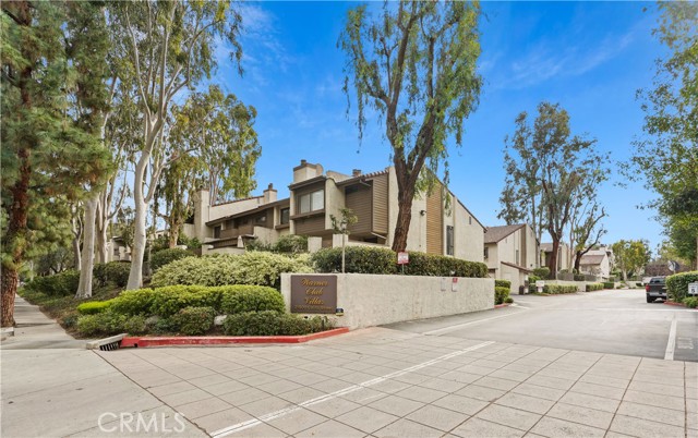 Detail Gallery Image 4 of 22 For 5800 Owensmouth Ave #26,  Woodland Hills,  CA 91367 - 3 Beds | 2 Baths