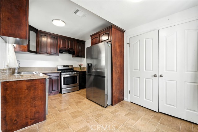 1010 69th Street, Los Angeles CA: https://media.crmls.org/medias/2507117d-9ce5-48ed-8fef-634fb89f0aa1.jpg