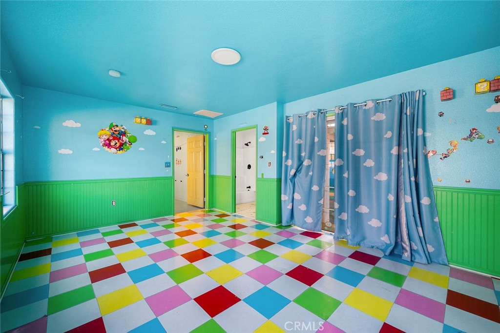 https://media.crmls.org/medias/25082236-daf7-4cd5-8ad7-59708b15df37.jpg?preset=X-Large
