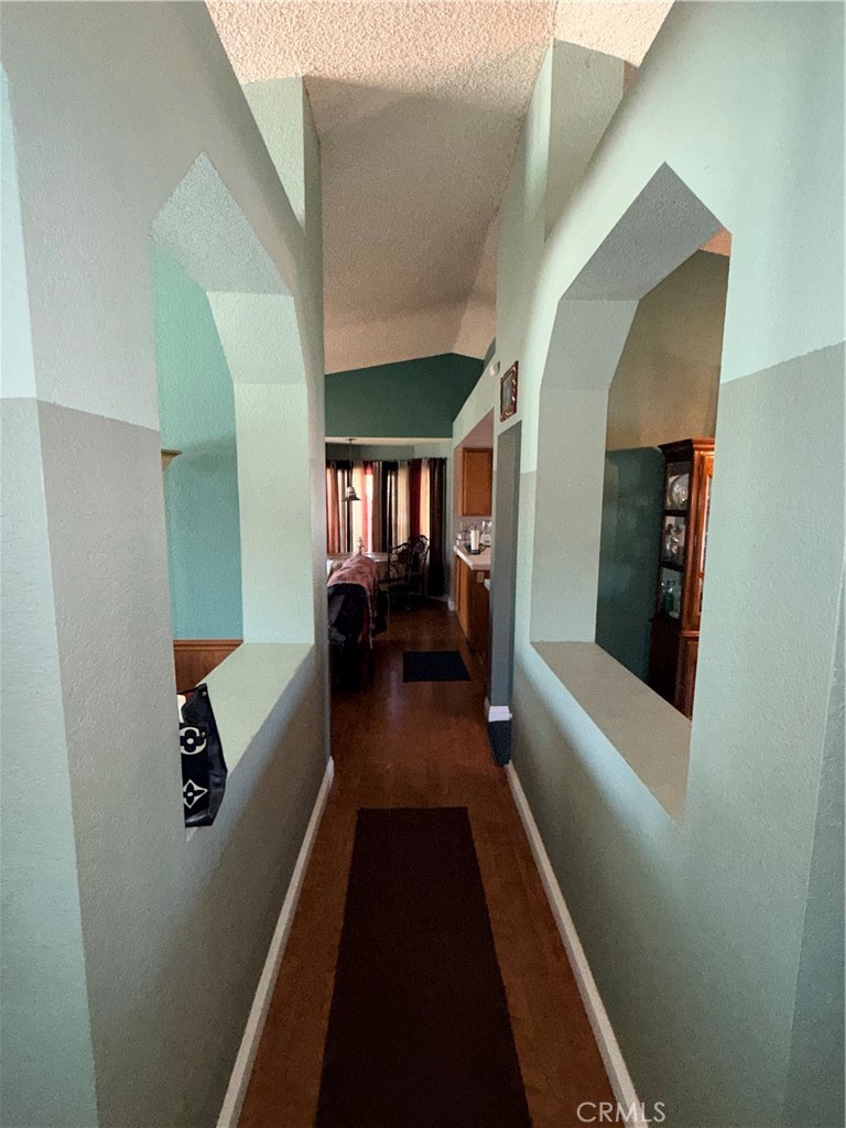 https://media.crmls.org/medias/25084ed6-5557-467b-a169-11fa9db5d48d.jpg?preset=X-Large
