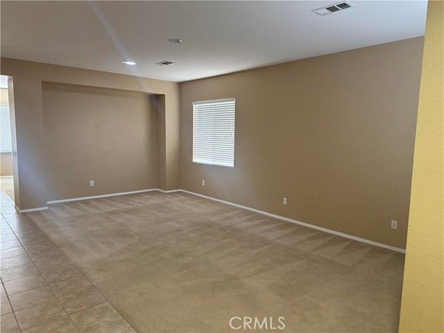 Detail Gallery Image 3 of 15 For 14063 Silverweed St, Hesperia,  CA 92344 - 5 Beds | 2/1 Baths