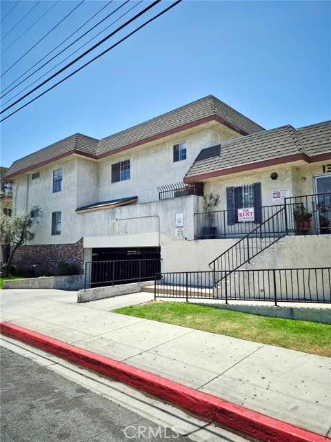 13325 Kornblum Avenue, Hawthorne CA: https://media.crmls.org/medias/25099007-e38d-43ca-ab2a-321034bb1da3.jpg