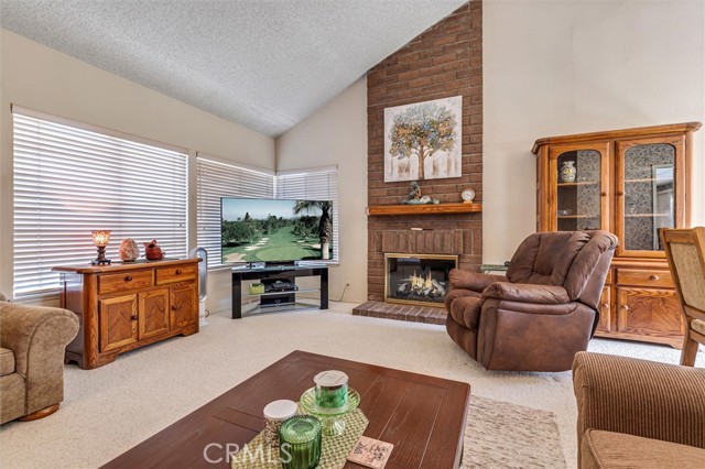 Detail Gallery Image 5 of 39 For 4466 Rainbow Ln, Yorba Linda,  CA 92886 - 4 Beds | 2/1 Baths