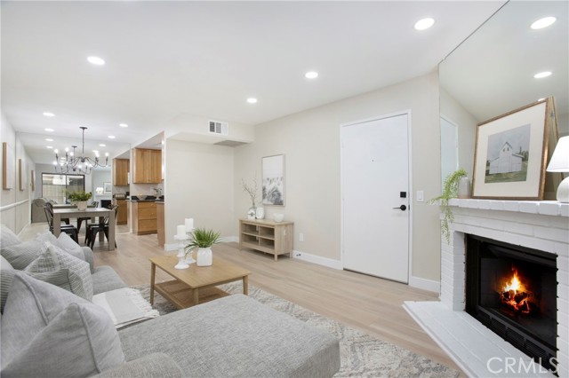 Detail Gallery Image 2 of 29 For 155 S Poplar Ave #17,  Brea,  CA 92821 - 2 Beds | 2 Baths