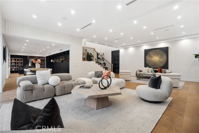 Detail Gallery Image 9 of 53 For 4001 Coldstream, Tarzana,  CA 91356 - 6 Beds | 6/1 Baths
