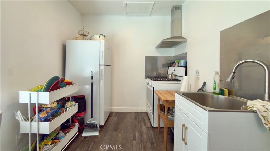 https://media.crmls.org/medias/250c52d0-5d59-486b-8074-1b80d532f6ab.jpg?preset=X-Large
